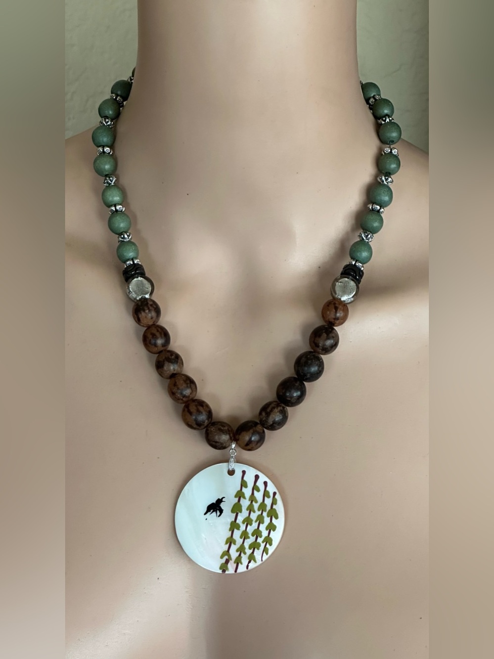 Beautiful 22 inch Mother of Pearl and Wood bead necklace NWOT
